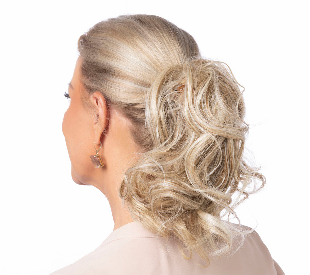Wavy Pouf  by Toni