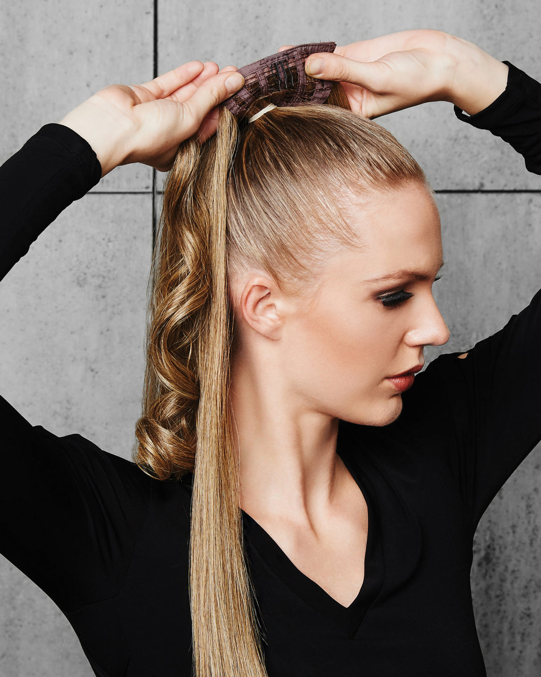 25″ Straight Pony  by Hairdo