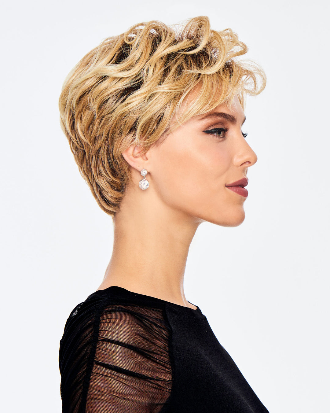 Chic Wavy by Hairdo